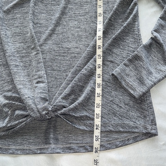 Jane & Delancey Gray Shimmer Twist Knotted Top Lightweight Long Sleeve Sz M - Picture 10 of 12